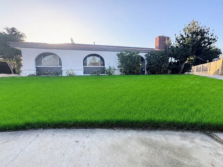758 E Cypress Ave — Photo 2