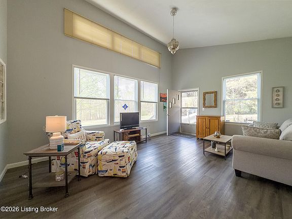3rd image of 16 Lakeside Rd