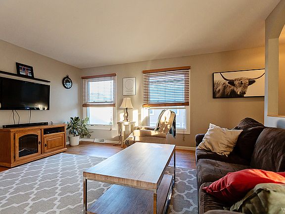 4th image of 425 James Ct Unit D