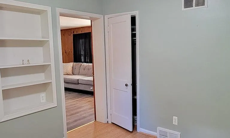 3225 Crooks Rd — Photo 17