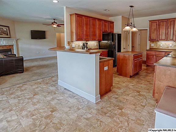 5th image of 102 Mallard Cove Dr