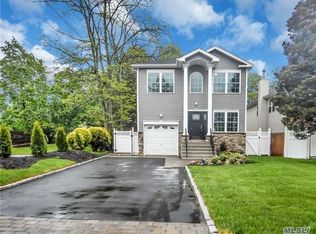 17 E Hamilton Ave, Massapequa, NY 11758