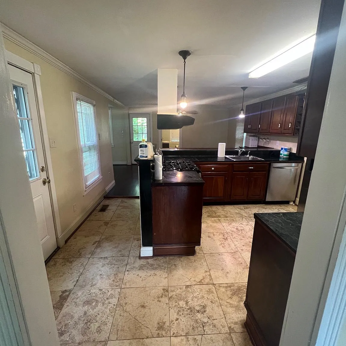 3 bed, 2.5 bath, 1520 sqft, $1,950 — Photo 4