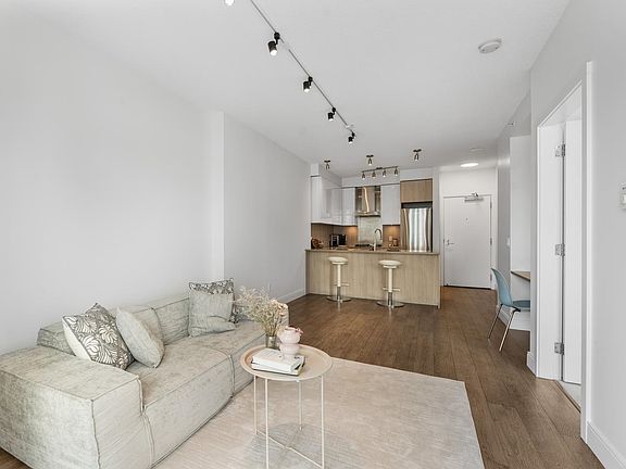 5th image of 3007 Glen Dr #2108
