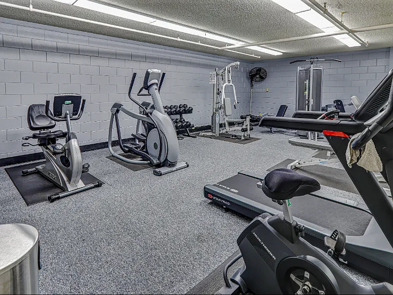 Skycrest Apartments — Photo 6