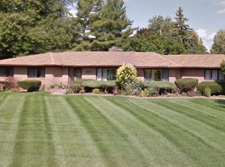 28045 E Kalong Cir, Southfield, MI