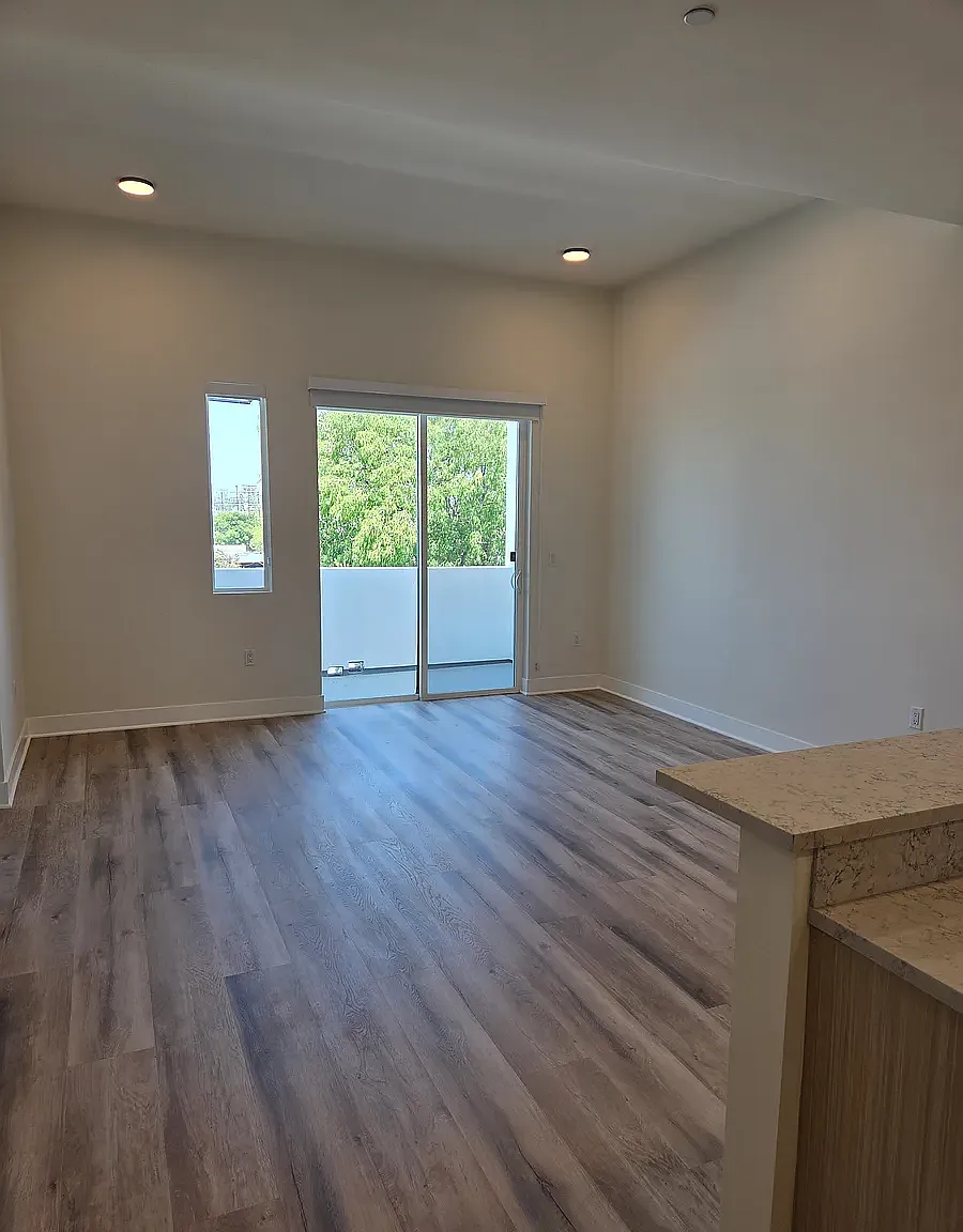 2 bed, 980 sqft, $3,150 — Photo 3
