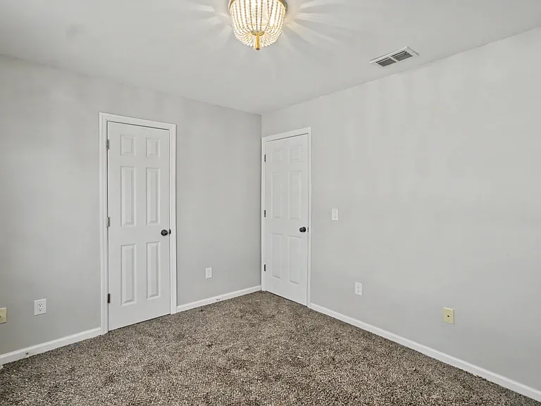 404 Clairemore Cir — Photo 20