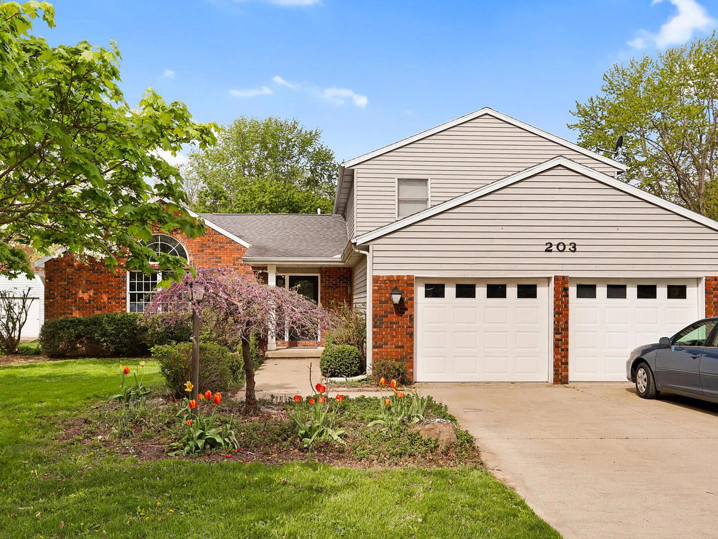203 Sharon Dr photo 1