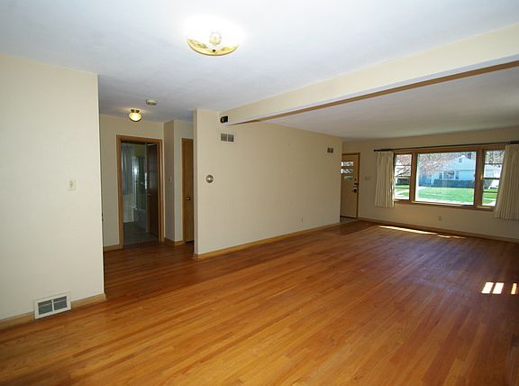 2nd image of 1116 Winthrop Ln