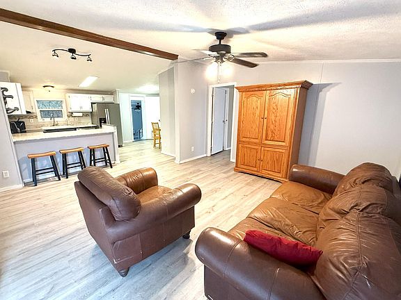 2nd image of 14 Tiffany Dr