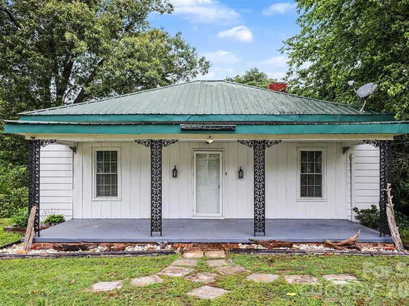 58 Poplar St, Great Falls, SC 29055