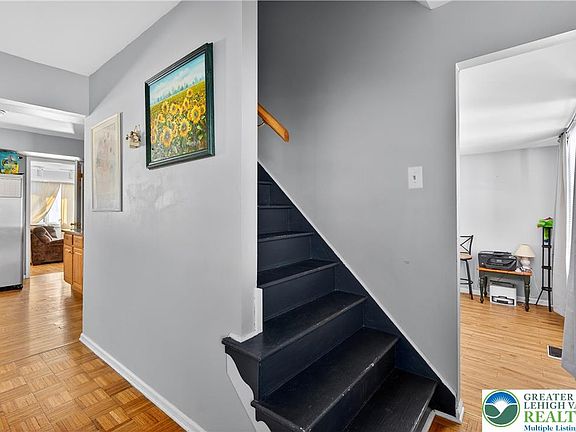 4th image of 132 Woodview Dr