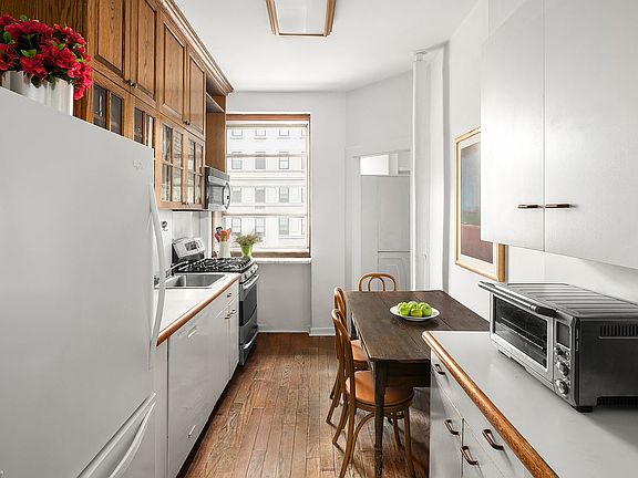 4th image of 955 Park Ave #7E