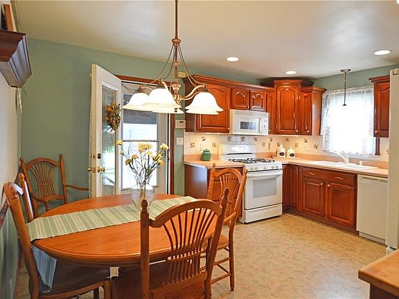 4th image of 24354 Beachland Dr