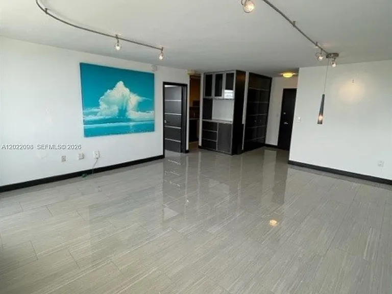 5313 Collins Ave #1004 — Photo 5