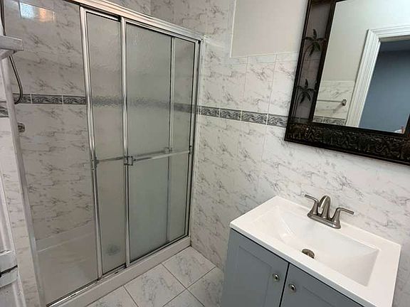 4th image of 127 Wilson Ave APT 2