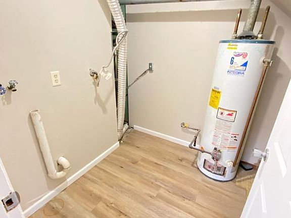 4th image of 5807 Creekview Ct W #5807