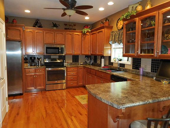 4th image of 2113 Red Oak Dr Unit A