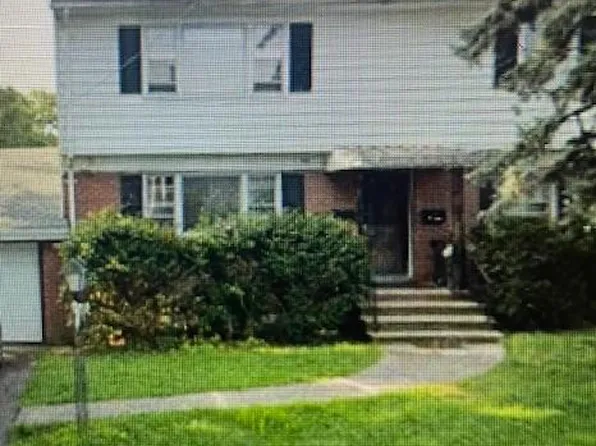 44 Maiden Ln, Bergenfield, NJ 07621