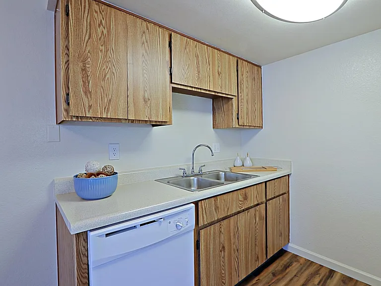 1235 S Dorsey Ln #102 — Photo 2