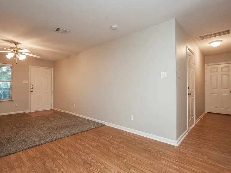 3922 Hollow Cove Ln — Photo 2