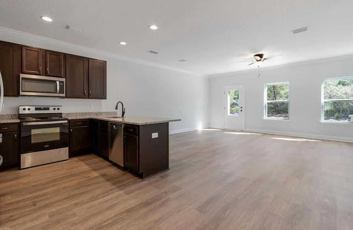 3 bed, 2.5 bath, 1614 sqft, $2,450 — Photo 4