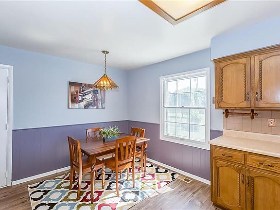 3rd image of 1305 N Viking Dr