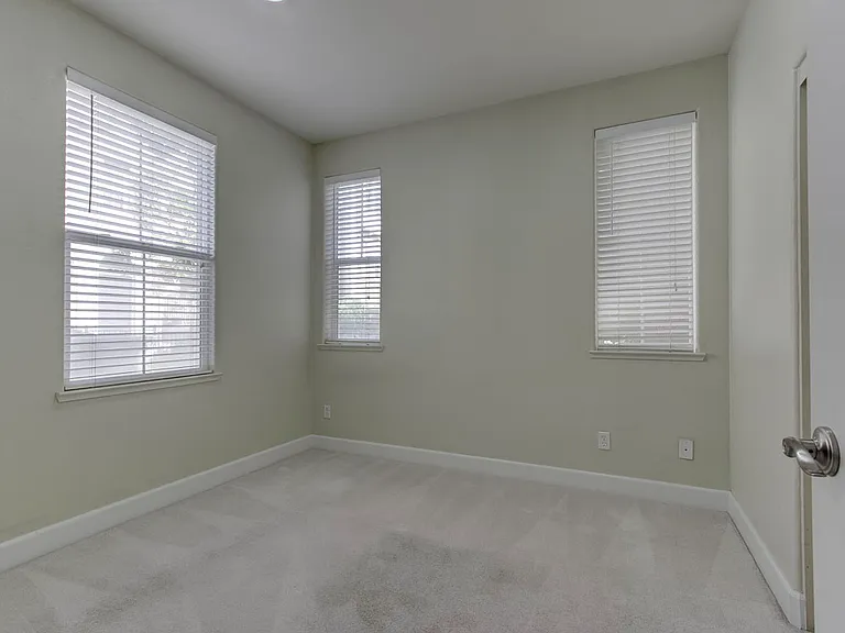 2070 Mary Helen Ln — Photo 7