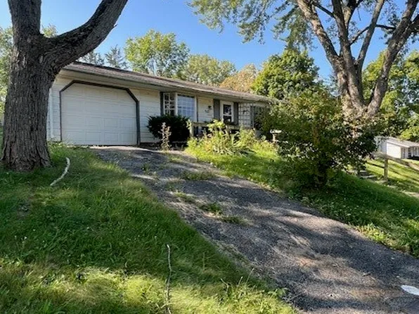 910 Timberline Dr, Danville, IL 61832