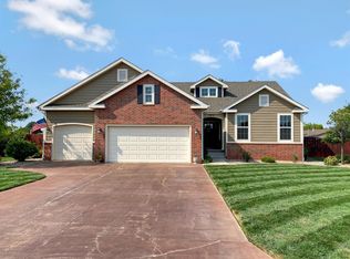 345 E Ash St, Colby, KS 67701