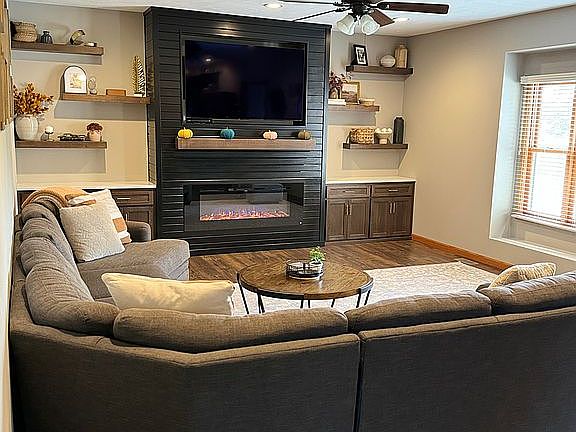 Very spacious living room