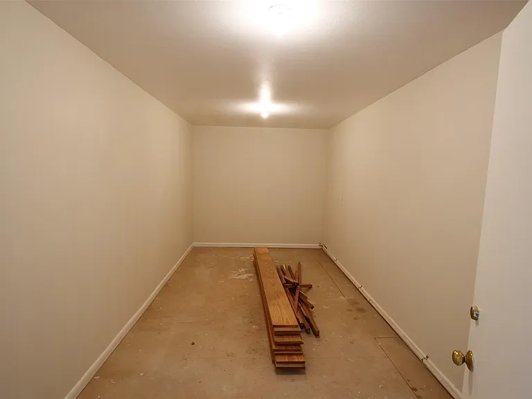 9526 Val Verde St — Photo 33