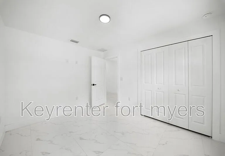 668 Chemstrand St E — Photo 10