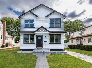 77 Kenny Ave, Merrick, NY 11566