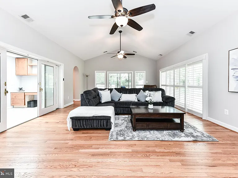 14 Oak Ln — Photo 15