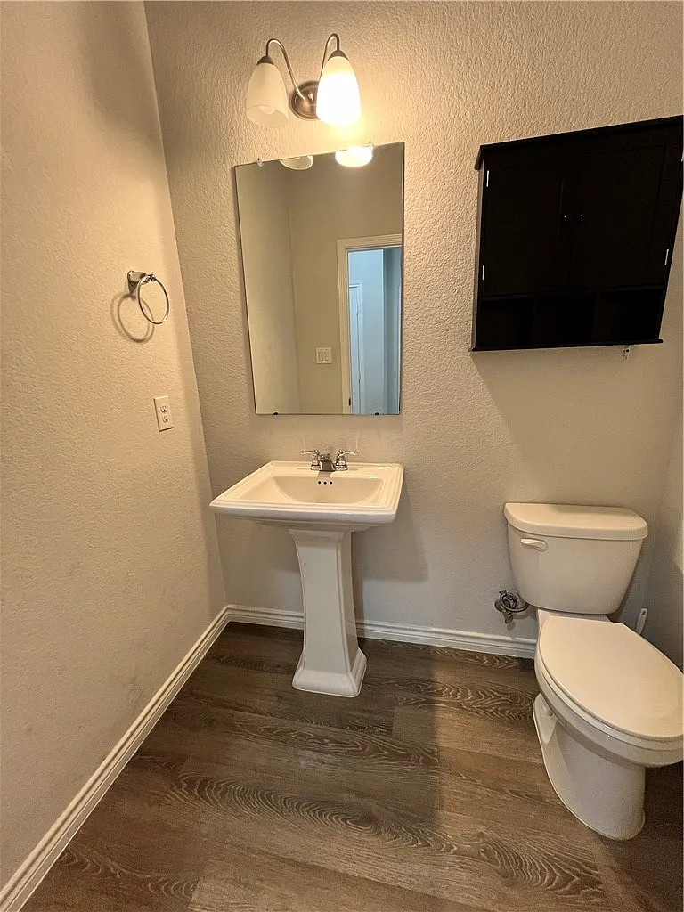 5 bed, 2.5 bath, 2479 sqft, $2,200 — Photo 4