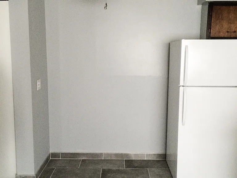 Eastlake Terrace 1 Bedroom Dining Area