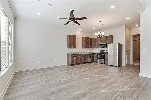 3 bed, 3.5 bath, 1700 sqft, $2,100 — Photo 2