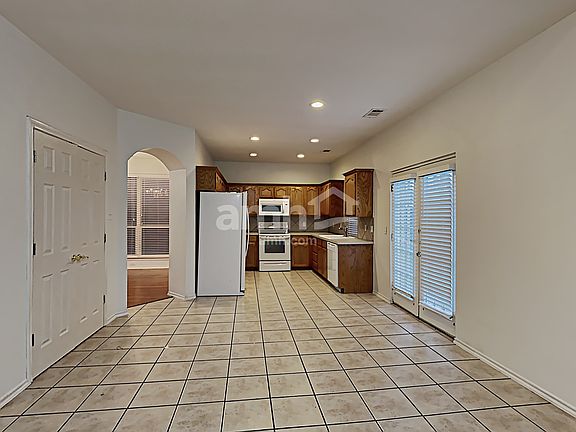 4th image of 10600 Cloisters Dr