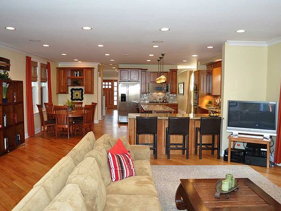 Living Room / Kitchen