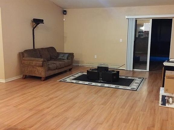 2nd image of 906 Gillingham Ct