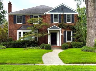 16 Oxford Blvd, Pleasant Ridge, MI 48069