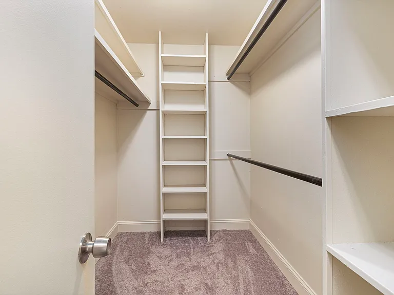 Parkway Apartments — Photo 33