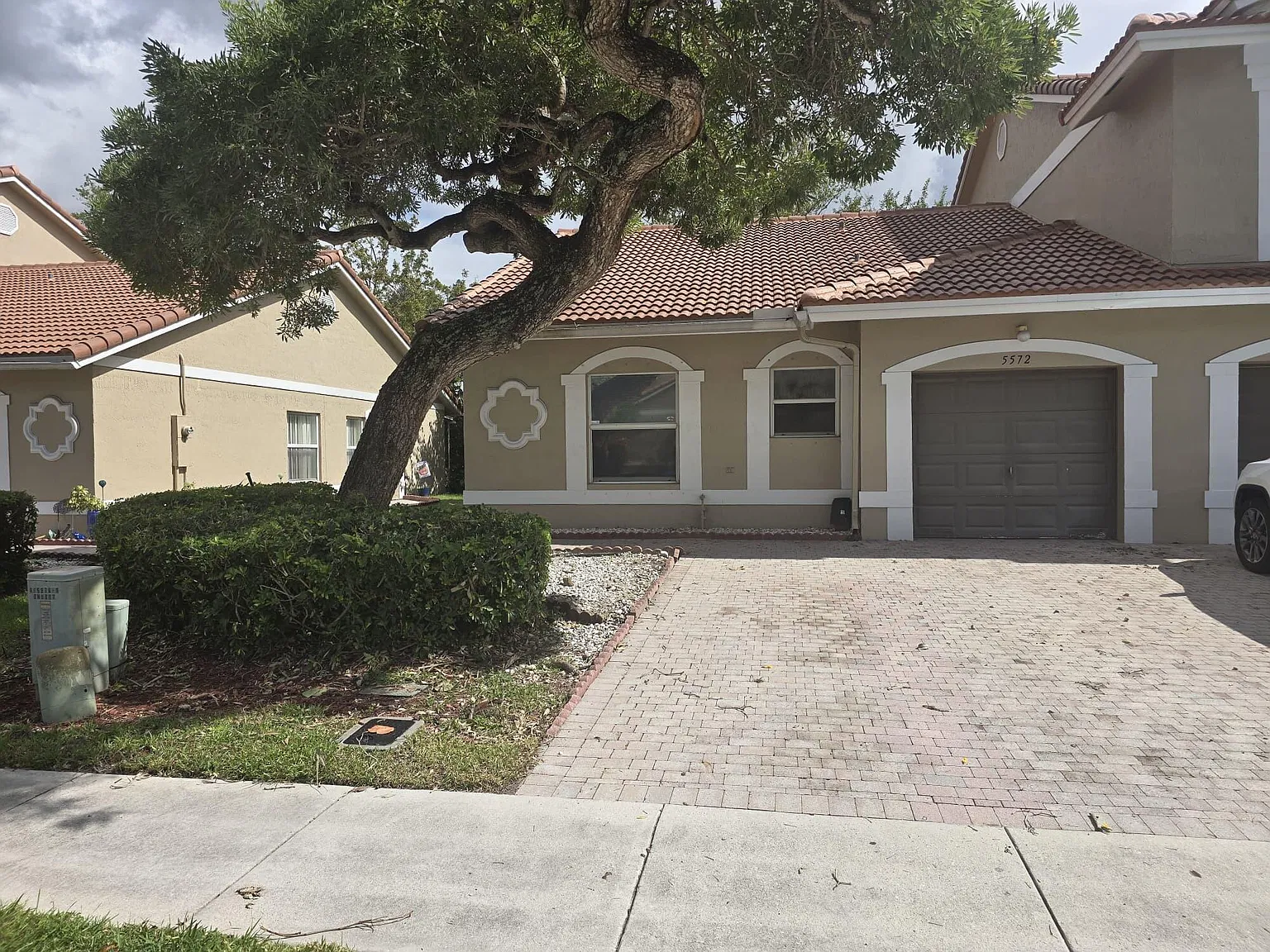 3 bed, 2.0 bath, 1137 sqft, $2,850 — Photo 2