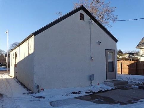 3rd image of 806 N Washington St