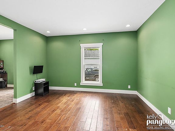 5th image of 54 E Waterloo St
