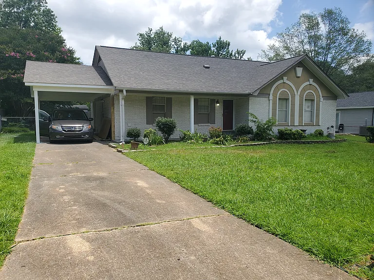 8512 Bridgewood Dr — Photo 1