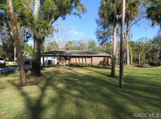 9833 W Halls River Rd, Homosassa, FL 34448