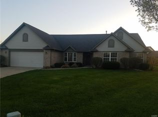 2631 Falling Leaf Ct, Fairborn, OH 45324